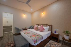 Ένα ή περισσότερα κρεβάτια σε δωμάτιο στο Kasauli Pebbles