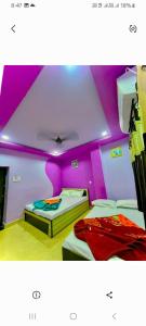 Postel nebo postele na pokoji v ubytování Kesar Guest House Usri Gate Ajmer