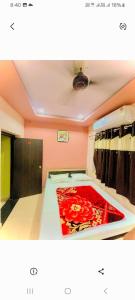 Postel nebo postele na pokoji v ubytování Kesar Guest House Usri Gate Ajmer