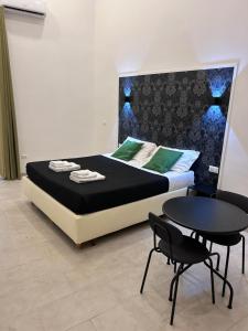 a bedroom with a bed and a table and chairs at Olina residence 2 in Naples