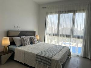 Säng eller sängar i ett rum på Marina one bedroom in Marassi North Coast