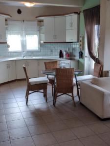 Η κουζίνα ή μικρή κουζίνα στο Villa Jenny