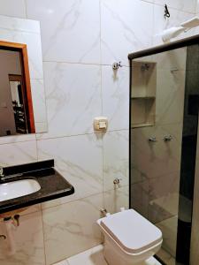 Koupelna v ubytování Casa de festa para festa do peão de barretos