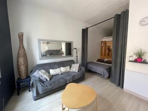 Posedenie v ubytovaní Agréable T2 avec baignoire