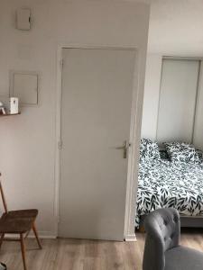 Postel nebo postele na pokoji v ubytování Appartement proche des plages + 2 fotografie