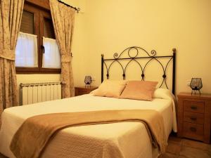 a bedroom with a large bed and a window at Apartamentos Remoña 1 in Espinama