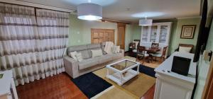 Posezení v ubytování El Capricho de Cangas 2H - WiFi - Garaje - Hidromasaje - VUT-3001-AS