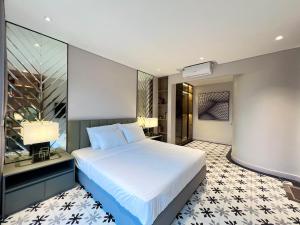 a bedroom with a large white bed and a desk at 3BR Sonasea Villa - Casa Retreat Van Don in Cái Rồng