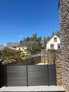 a gate on the side of a building with a house at Appartement calme , 400m de la gare in Saint-Brieuc