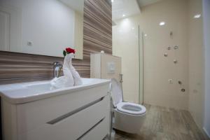 Ένα μπάνιο στο Apartments DABI +30 φωτογραφίες