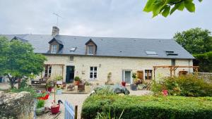 a large brick house with a garden in front of it at Chambre de Ninon - Le Refuge des Parachutistes - en bordure du marais in Neuville-au-Plain
