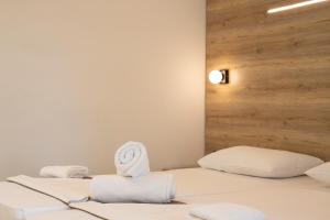 Postel nebo postele na pokoji v ubytování Dafni Plus Hotel