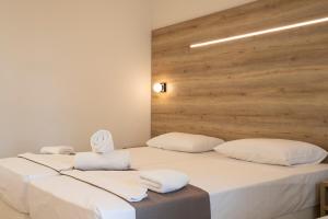 Postel nebo postele na pokoji v ubytování Dafni Plus Hotel
