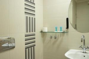 Koupelna v ubytování Dafni Plus Hotel