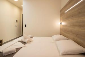 Postel nebo postele na pokoji v ubytování Dafni Plus Hotel