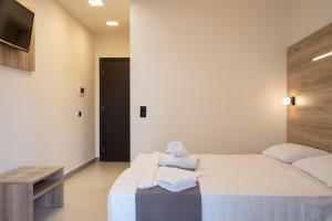 Postel nebo postele na pokoji v ubytování Dafni Plus Hotel