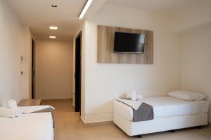 Postel nebo postele na pokoji v ubytování Dafni Plus Hotel