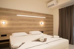 Postel nebo postele na pokoji v ubytování Dafni Plus Hotel