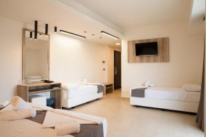 Postel nebo postele na pokoji v ubytování Dafni Plus Hotel