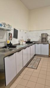 Η κουζίνα ή μικρή κουζίνα στο Taman Sunway Tunas