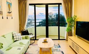 Posezení v ubytování Netflix-Seaview-SunsetView-PuteriBeach-Mutiara Beach Resort Melaka