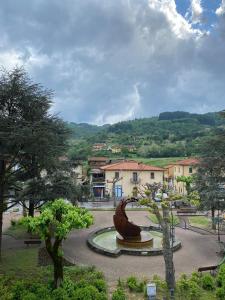 O vedere generală la munți sau o vedere la munte luată de la acest apartament