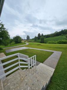 Afbeelding uit fotogalerij van Apartman Mile - Holiday house in Smoljanac