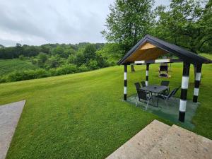 Afbeelding uit fotogalerij van Apartman Mile - Holiday house in Smoljanac