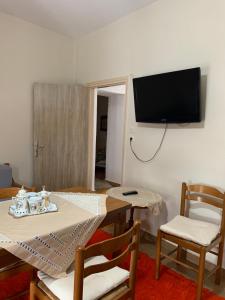 Μια τηλεόραση ή/και κέντρο ψυχαγωγίας στο Iras House