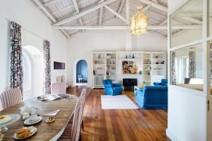 Khu vực ghế ngồi tại La Capinera