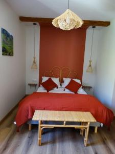 Postel nebo postele na pokoji v ubytování Gîte Chez Arnaoutou + 29 fotografií