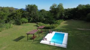 Bazén v ubytování Cabañas por día en Valle Hermoso Sierras de Córdoba nebo v jeho okolí