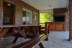 TV a/nebo společenská místnost v ubytování Cabañas por día en Valle Hermoso Sierras de Córdoba