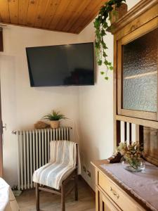 TV a/nebo společenská místnost v ubytování Casa Pepe con parcheggio