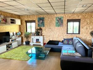 a living room with a couch and a glass table at Exclusivo Loft en Zaragoza-4 in Zaragoza