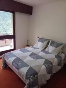 Postel nebo postele na pokoji v ubytování La Bicyclette Chambre Privée , Le Refuge Du Phoenix