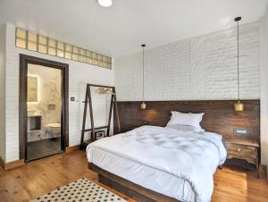 Ein Bett oder Betten in einem Zimmer der Unterkunft Uma Residence and Suites