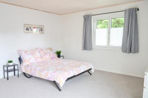a white room with a bed and a window at Zimmervermietung Jäger in Bregenz