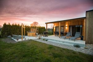 Aed väljaspool majutusasutust Wygodny eko domek koło nadmorskiego Parku Krajobrazowego