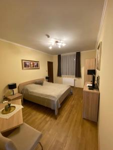A bed or beds in a room at Kevevára Vendégház