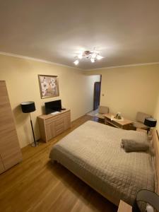 A bed or beds in a room at Kevevára Vendégház