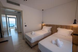 Uma cama ou camas num quarto em Litan Hotel
