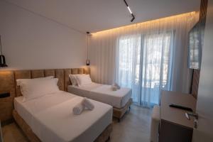 Uma cama ou camas num quarto em Litan Hotel