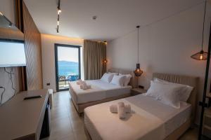 Uma cama ou camas num quarto em Litan Hotel