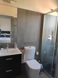 Ένα μπάνιο στο T2 duplex Avenida