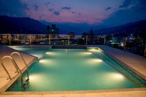 Bazén v ubytování Hotel Matina Suites nebo v jeho okolí