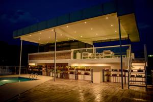 Bazén v ubytování Hotel Matina Suites nebo v jeho okolí