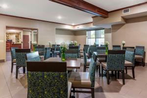 a dining room with tables and chairs in a restaurant at Comfort Suites Grandville - Grand Rapids SW in Grandville