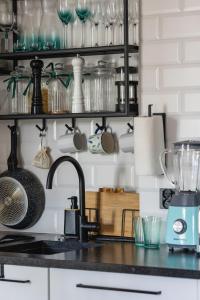 Kuchyňa alebo kuchynka v ubytovaní Kraków Apartament Blisko Centrum Kongresowego i Wawelu by Noclegi Renters