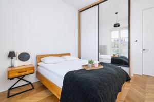 Posteľ alebo postele v izbe v ubytovaní Kraków Apartament Blisko Centrum Kongresowego i Wawelu by Noclegi Renters